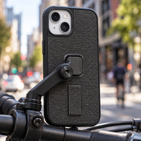 Peak Design Everyday Loop Case iPhone 14 – Charcoal – illustrative photo (AI)