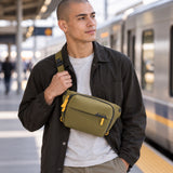 Peak Design Everyday Sling 3L – Kelp – illustrative photo (AI)