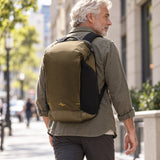 Peak Design Outdoor Backpack 18L Zip – Kelp – zdjęcie poglądowe (AI)