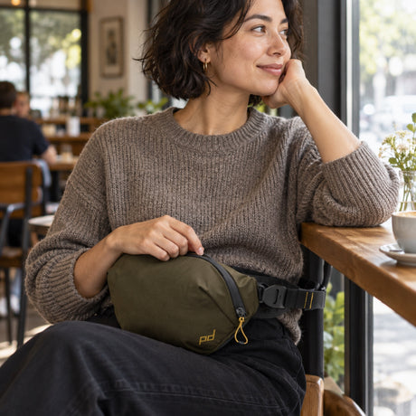 Peak Design Outdoor Sling 2L – Kelp – zdjęcie poglądowe (AI)