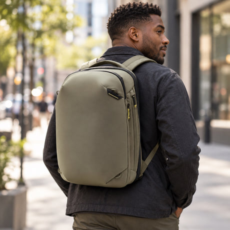 Peak Design Travel Backpack 20L – Stone – zdjęcie poglądowe (AI)
