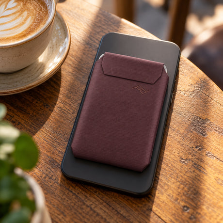 Peak Design Wallet Slim – Eclipse – illustrative photo (AI)