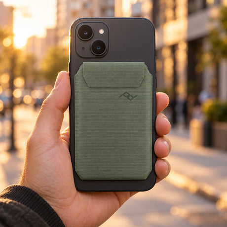 Peak Design Wallet Slim – Sage – illustrative photo (AI)