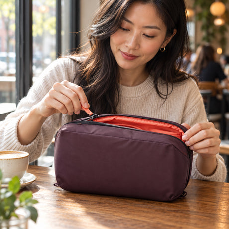 Peak Design Wash Pouch v2 – Eclipse – illustrative photo (AI)