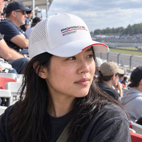 Porsche Motorsport Lifestyle Cap – White – ilustrační foto 2 (AI)