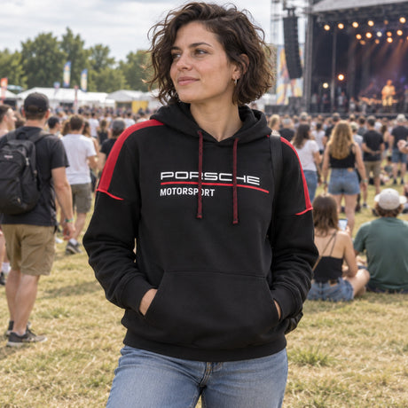 Porsche Motorsport Lifestyle Hoodie – Black – ilustrační foto 2 (AI)