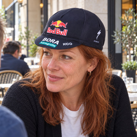 Red Bull Bora Hansgrohe Cycling Cap – SPECIALIZED Team Edition – ilustrační foto 2 (AI)