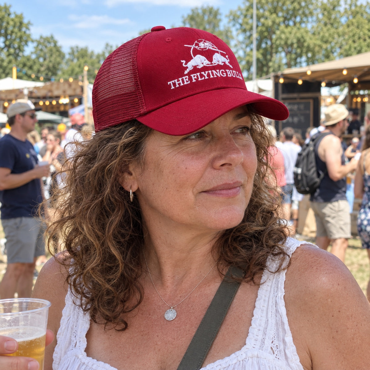 Red Bull The Flying Bulls Radar Trucker Cap with Logo – ilustrační foto 2 (AI)