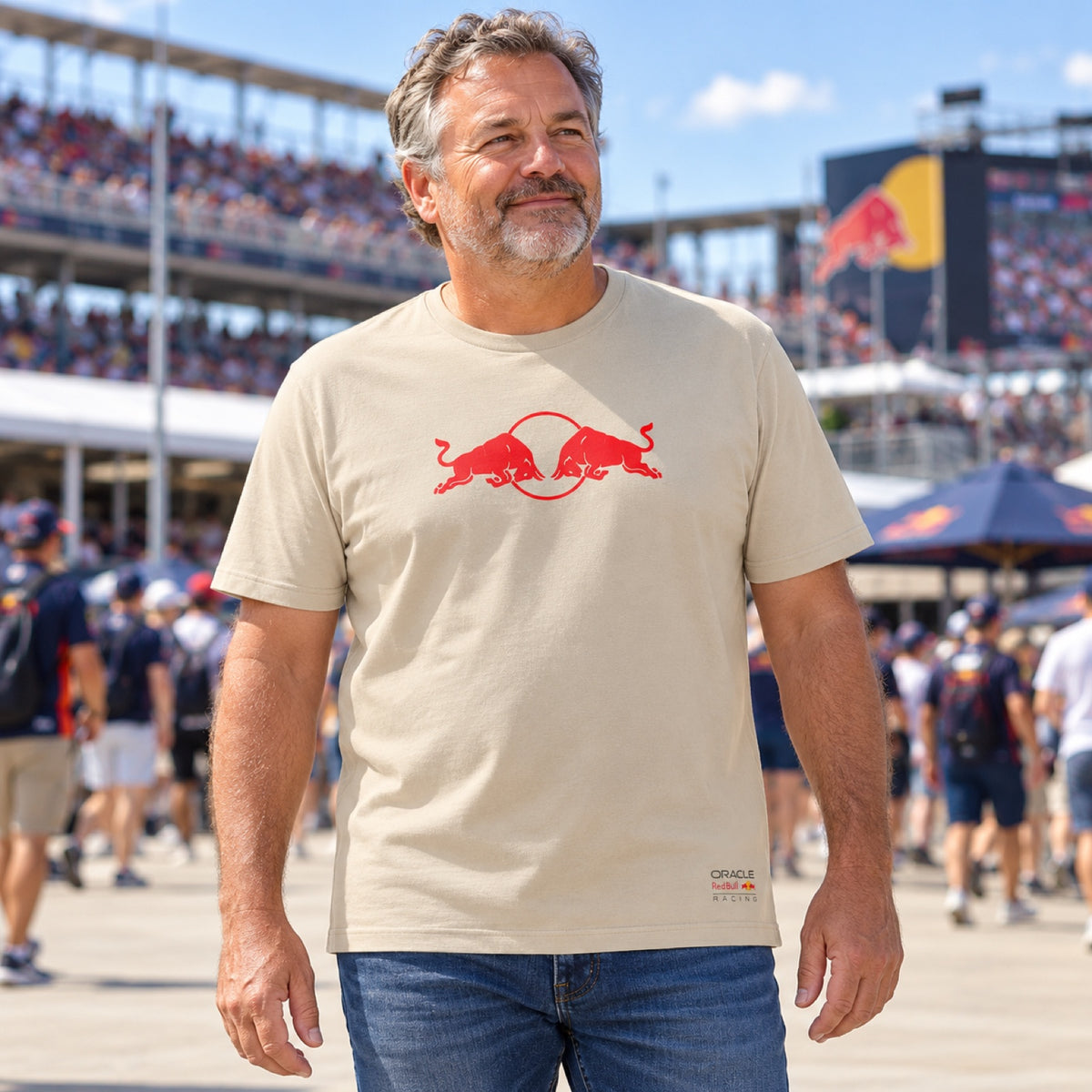 Koszulka Oracle Red Bull Racing edycja SPARK z logo – piaskowa – zdjęcie poglądowe (AI)