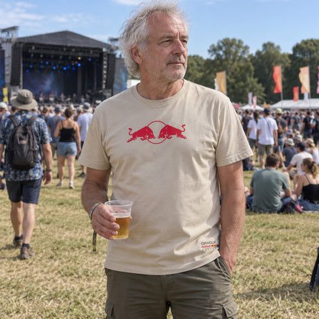 Oracle Red Bull Racing SPARK Edition T-Shirt with Logo – Sand – ilustrační foto (AI)