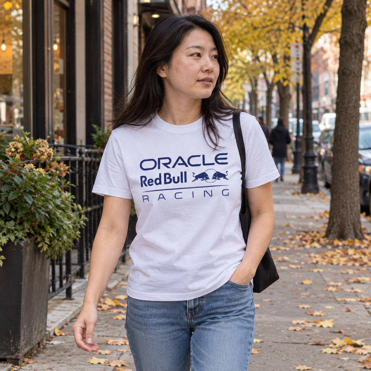 Oracle Red Bull Racing TONAL Edition T-Shirt with Logo – White – ilustrační foto 2 (AI)