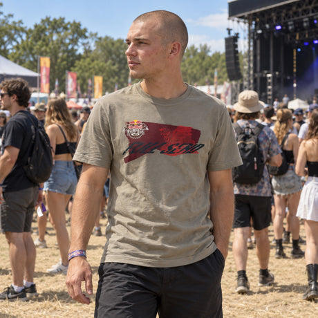 Red Bull Rampage Cliff T-Shirt – ilustrační foto (AI)