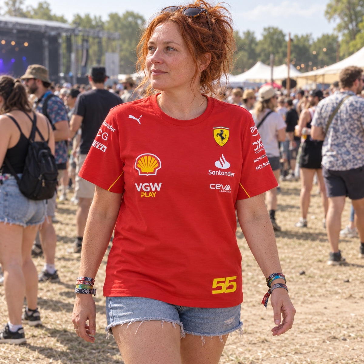 Carlos Sainz Scuderia Ferrari F1 Team T-Shirt – Red – ilustrační foto 2 (AI)
