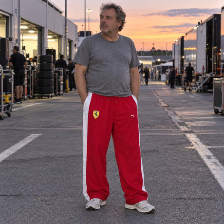 Scuderia Ferrari F1 Team Baggy Trousers with PUMA Logo – ilustrační foto (AI)