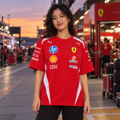 Koszulka Scuderia Ferrari F1 x Puma z logo sponsorów – edycja DRIVERS – zdjęcie poglądowe (AI)