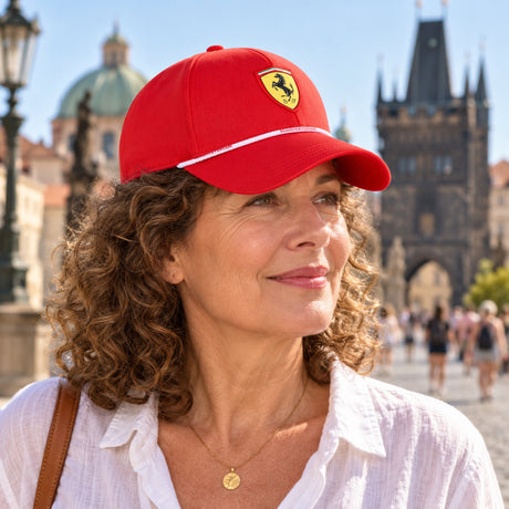 Czapka z daszkiem Scuderia Ferrari F1 x Puma – czerwona, edycja casual – zdjęcie poglądowe (AI)