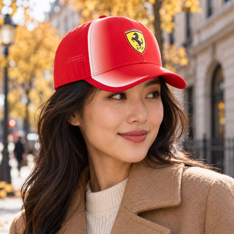 Czapka zespołowa z daszkiem Scuderia Ferrari F1 x Puma – edycja zespołowa – zdjęcie poglądowe (AI)
