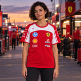 Damska koszulka zespołowa Scuderia Ferrari F1 x Puma z logo sponsorów – zdjęcie poglądowe (AI)