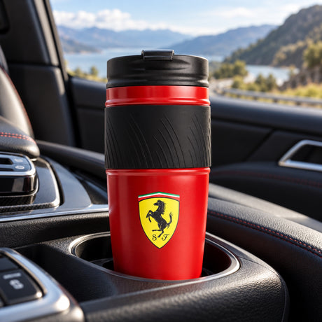 Kubek podróżny Scuderia Ferrari F1 z logo – zdjęcie poglądowe (AI)