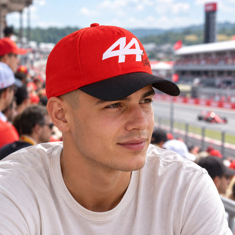 Czapka z daszkiem Lewis Hamilton Scuderia Ferrari F1 x Puma – edycja kibica – zdjęcie poglądowe (AI)