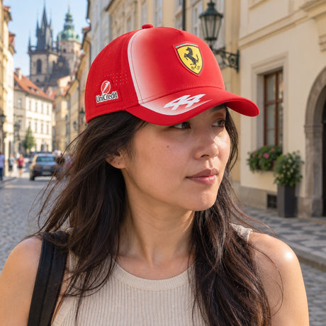 Lewis Hamilton Scuderia Ferrari F1 x Puma Cap – Team Edition – ilustrační foto 2 (AI)