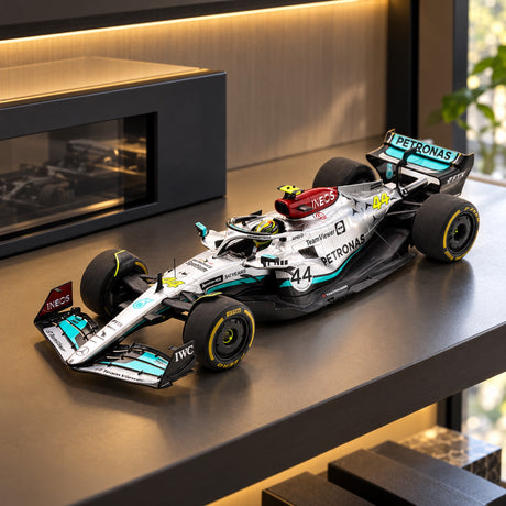Model Spark Mercedes-AMG PETRONAS W13 E Lewis Hamilton 1:18 – GP Belgii 2022 – zdjęcie poglądowe (AI)