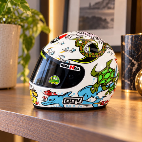 Model kasku Valentino Rossi MotoGP – Valencia 2005 – zdjęcie poglądowe (AI)