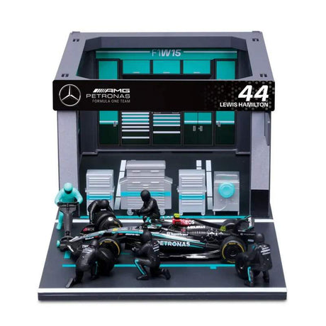 Model Bburago Mercedes F1 1:43 Lewis Hamilton z modelem boksu