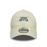 Czapka z daszkiem Carlos Sainz TEAMFIFTY5 New Era 9TWENTY – złamana biel