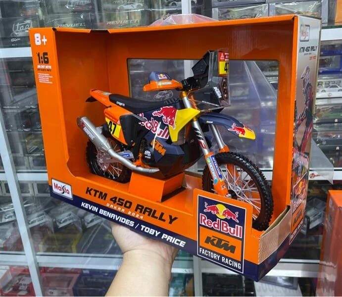 Model motocykla Red Bull KTM 450 Rally Dakar 2024 Kevin Benavides nr 47