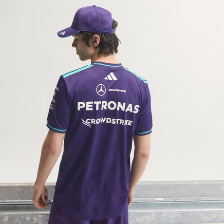 Koszulka zespołowa Authentic Mercedes-AMG PETRONAS F1 x Adidas – fioletowa, edycja Singapur 2026