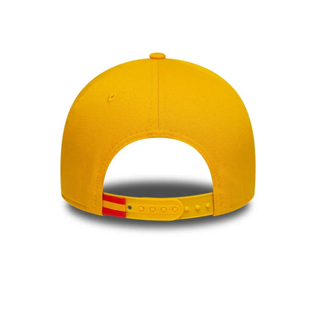 Czapka z daszkiem Carlos Sainz TEAMFIFTY5 New Era 9FORTY – żółta