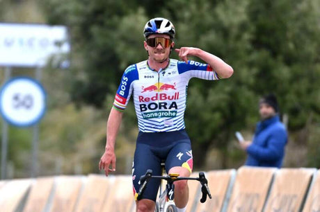 Butelka na wodę Red Bull Bora Hansgrohe - edycja REMCO SPECIALIZED 550 ml